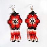 Set of earrings (Chaquira)