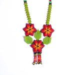 Halskette (drei Blumen) aus Mikrochaquira