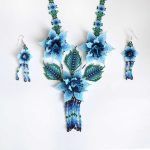 Set of necklace and earrings (microchaquira)