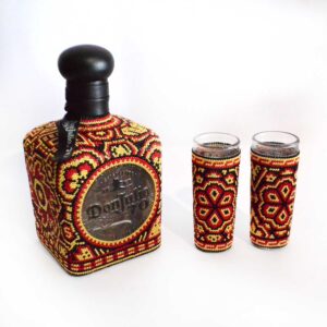 Bouteille de tequila et 2 shakers à tequila assortis