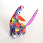 Alebrije de madera.- Lobo pintado artesanalmente