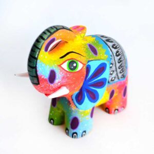 Éléphant en bois à Alebrije