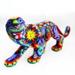 Jaguar intervenido con arte huichol